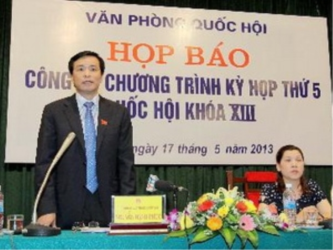 Ông Nguyễn Hạnh Phúc, Chủ nhiệm Văn phòng Quốc hội trả lời câu hỏi của các phóng viên tại cuộc Họp báo. (Ảnh: An Đăng/TTXVN)